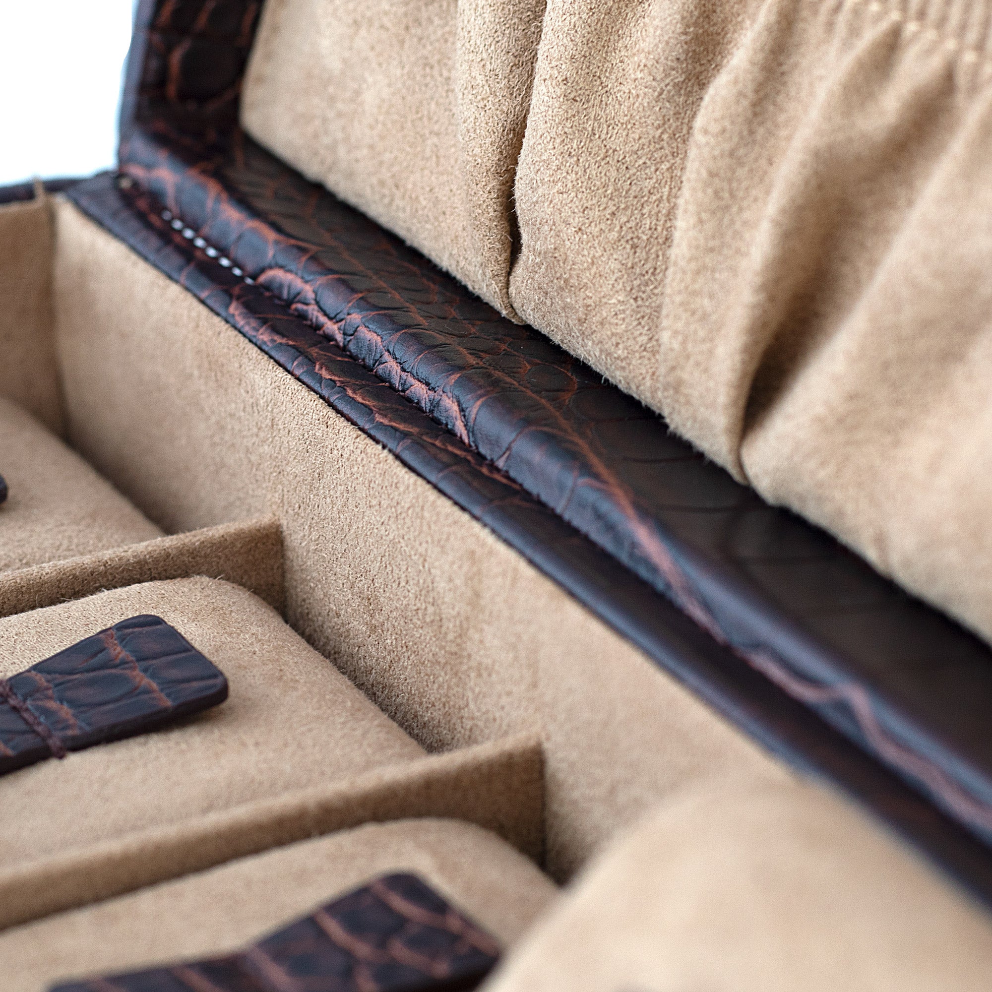 Le Croc watch box for 10 watches in Kroko optics