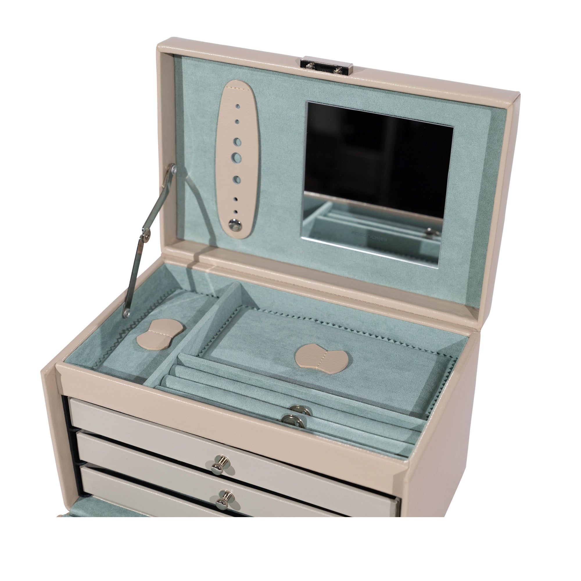 Schrägansicht eines geöffneten, beigen Schmuckkastens aus Leder mit Laden, Fächern und Spiegel.