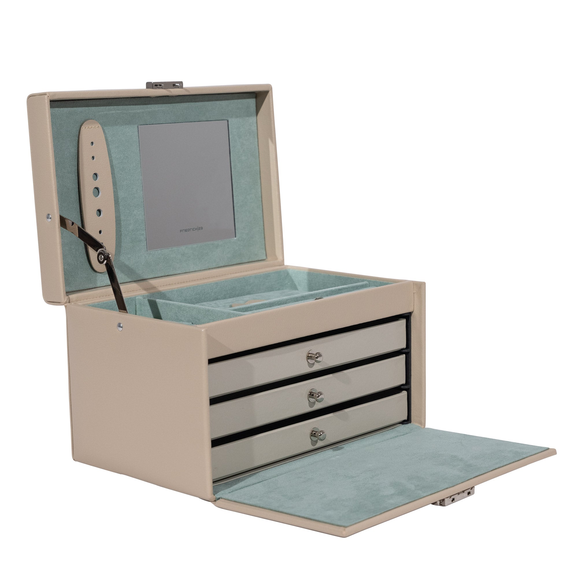 Schrägansicht eines geöffneten, beigen Schmuckkastens aus Leder mit Laden und Fächern.