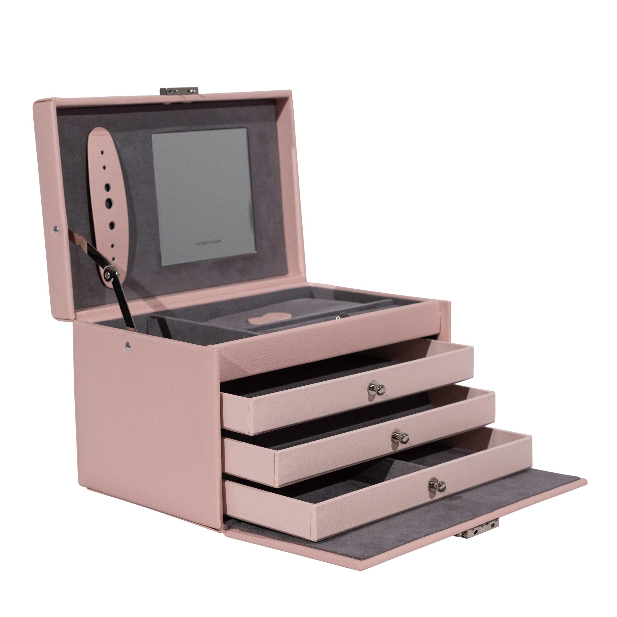 Schrägansicht eines geöffneten, rosa Schmuckkastens aus Leder mit ausgezogenen Laden und Fächern.
