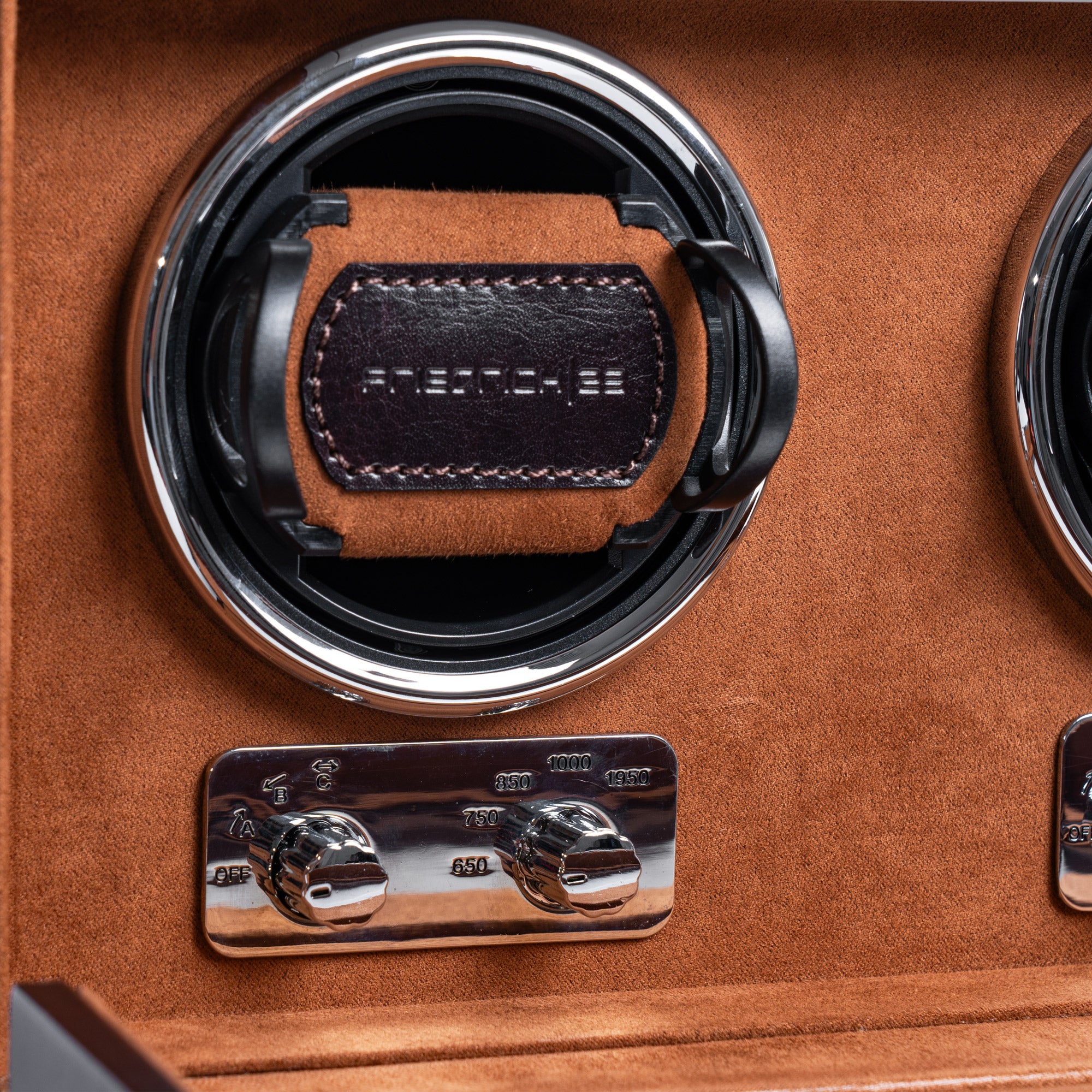 Bond watch winder for 2 watches with LED lighting