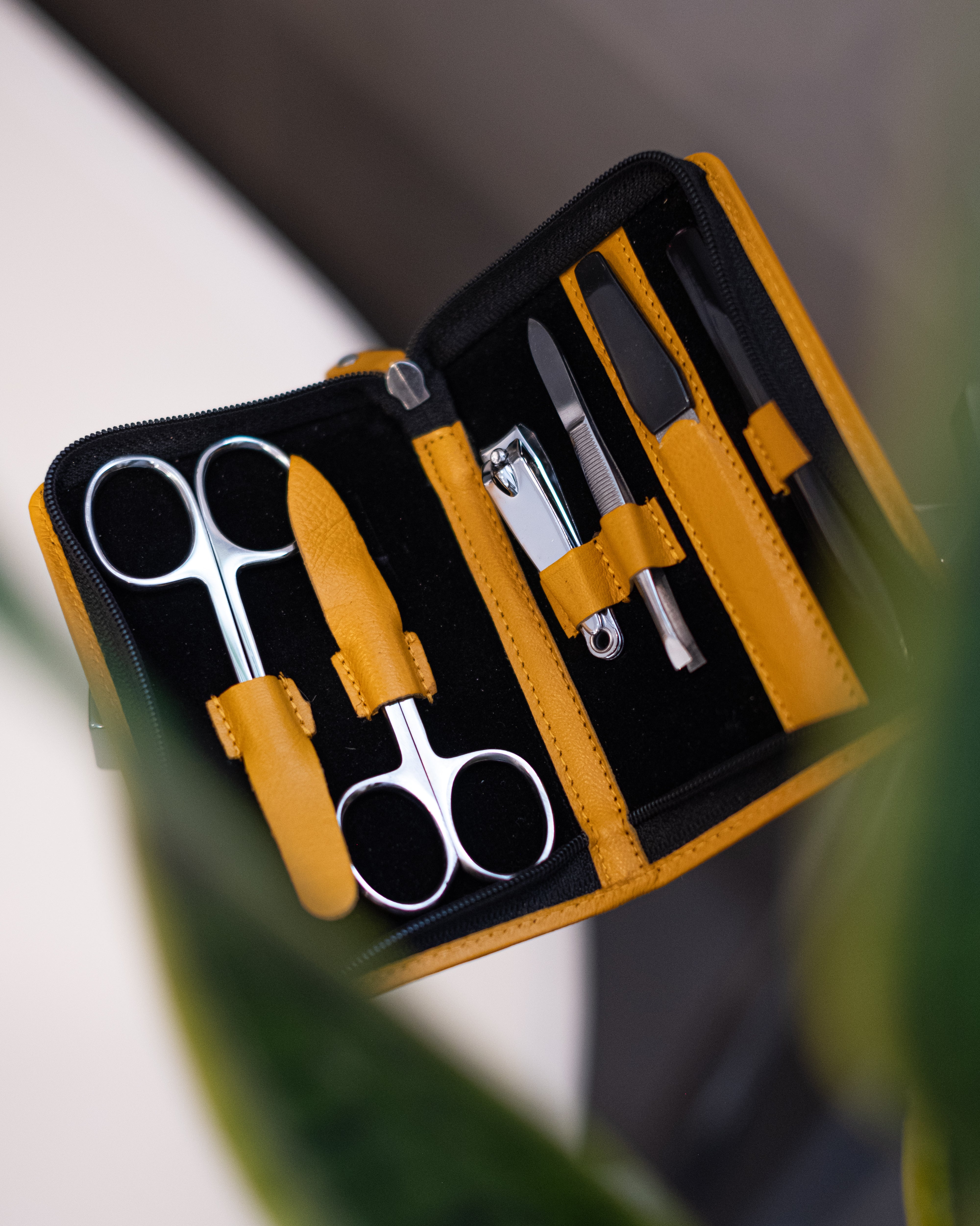 6 tlg. Maniküre-Set mit 2 Scheren und Nagelclip