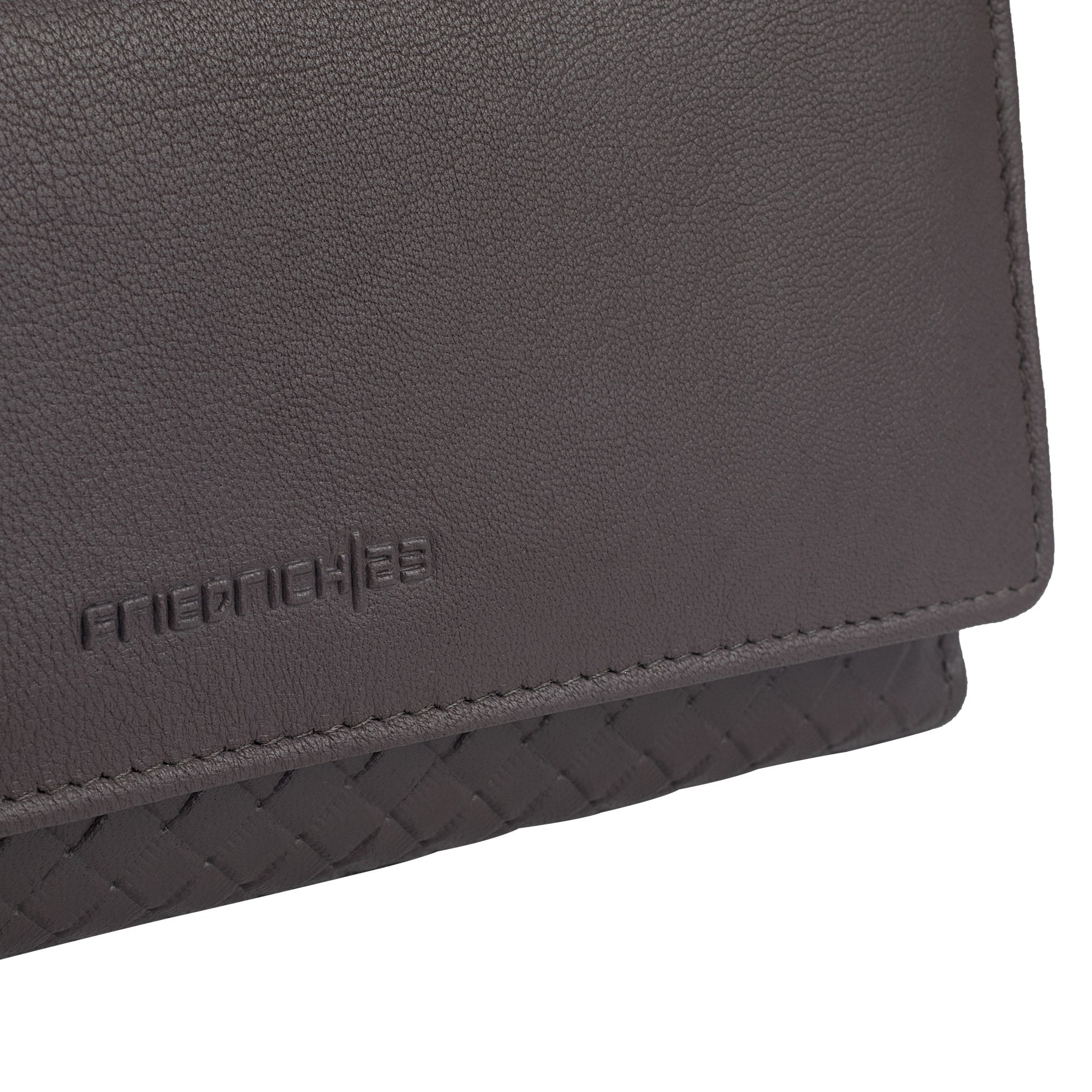 Cloe wallet women made of leather with cell phone compartment & RFID