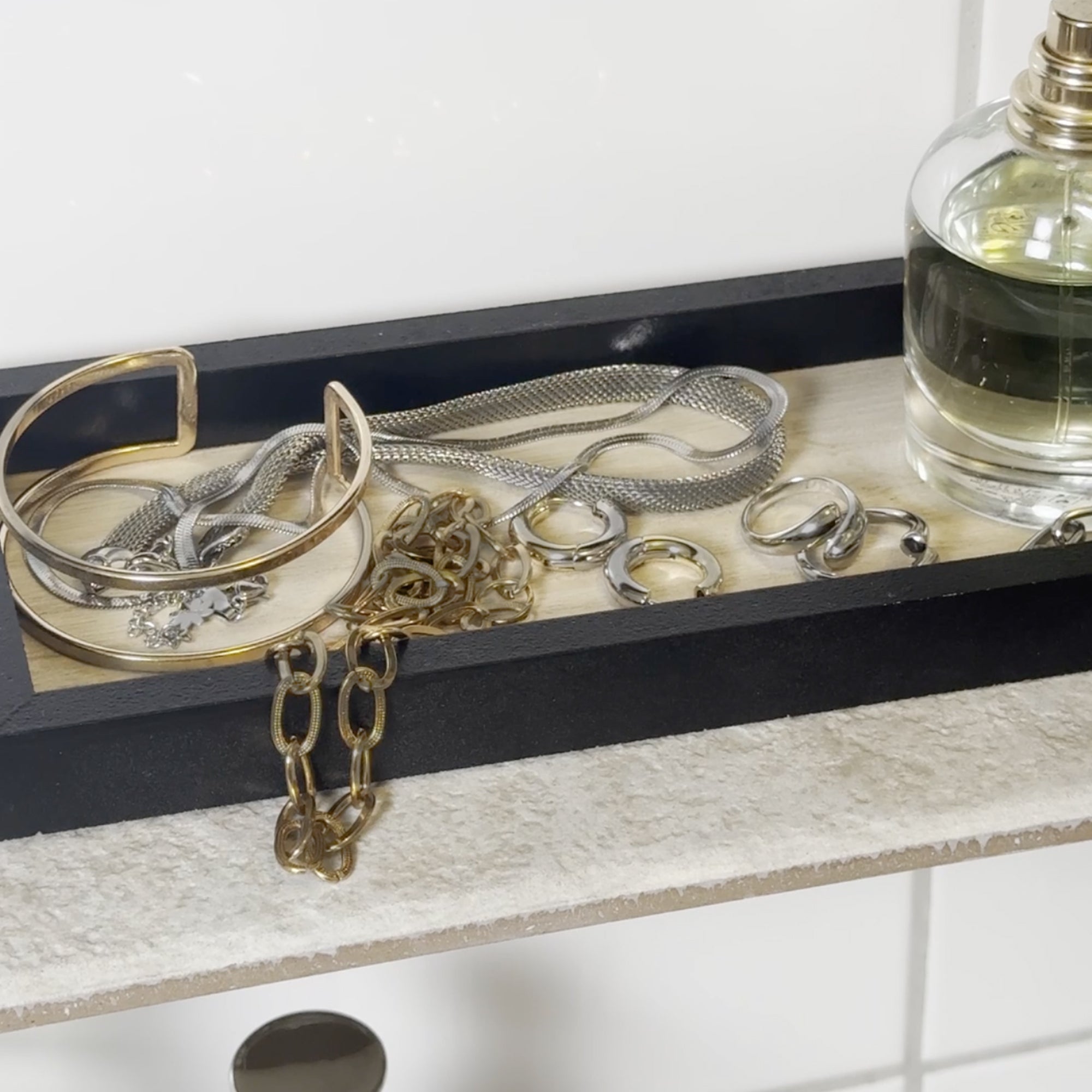 Warum läuft Schmuck an?