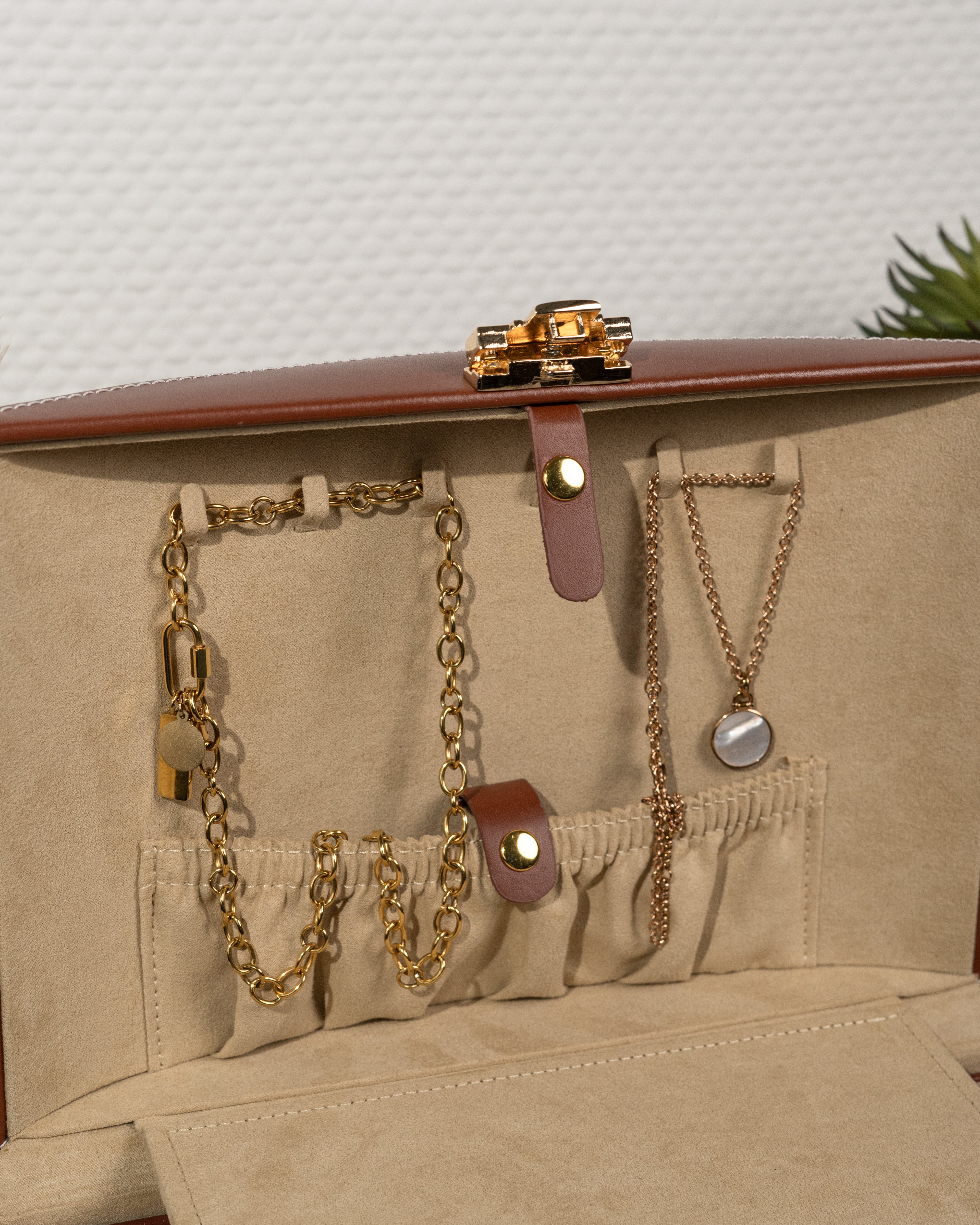 Cordoba jewelry box made of leather