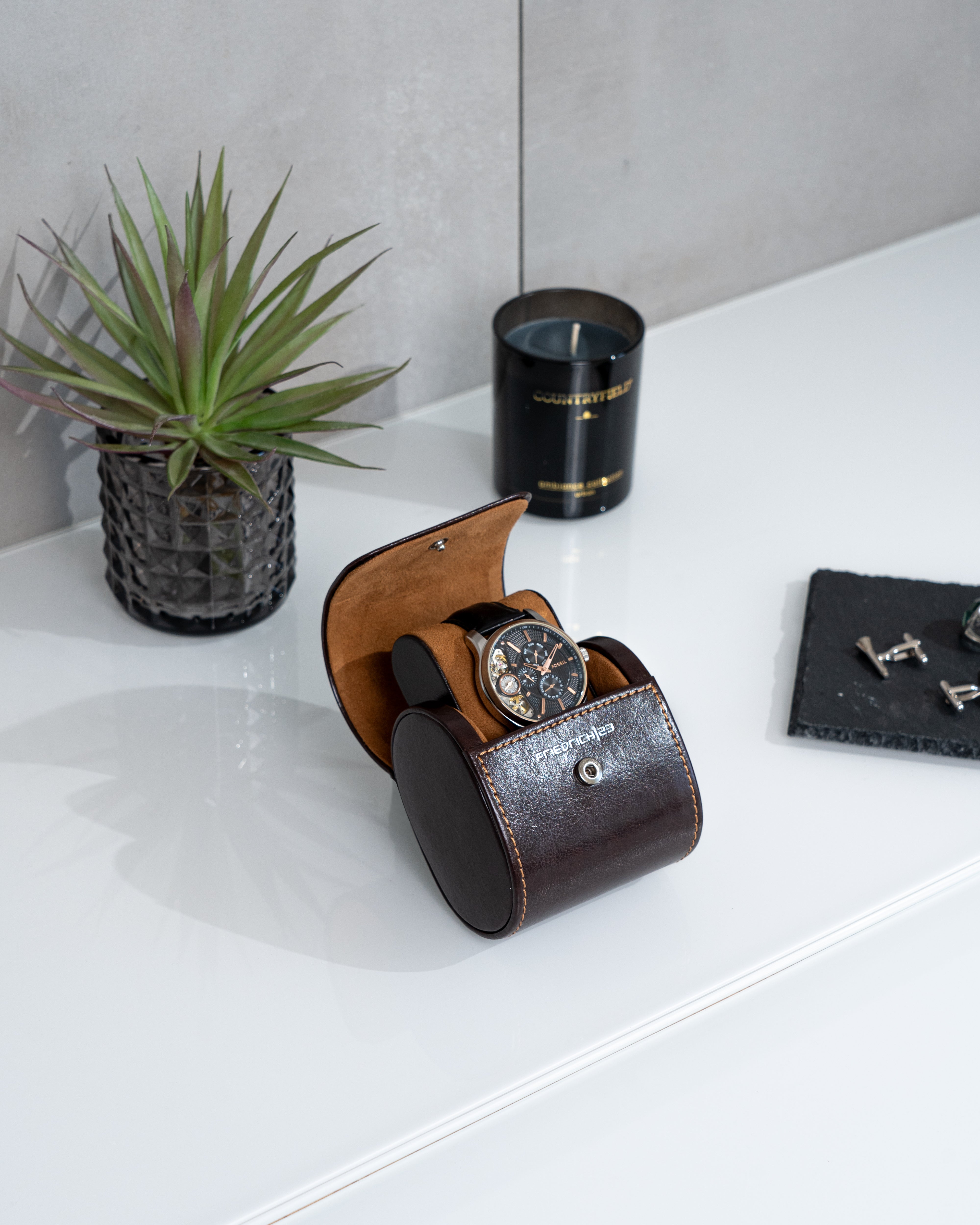 Bond watch case for 1 one watch
