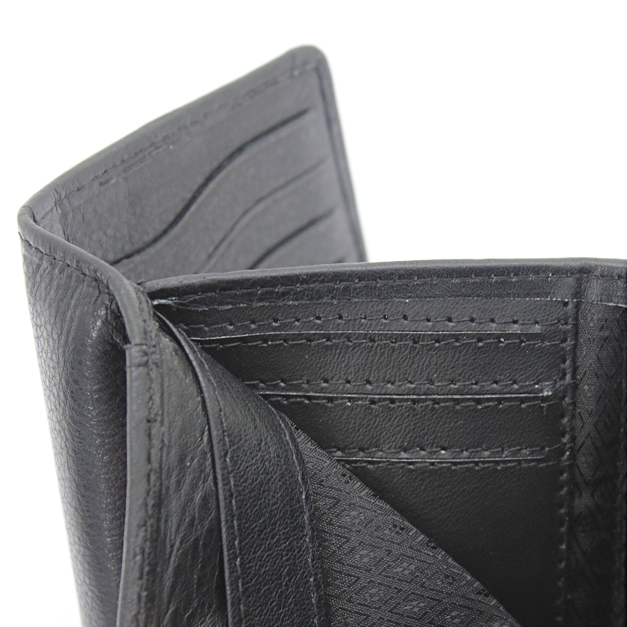 Leather wallet with RFID scan protection